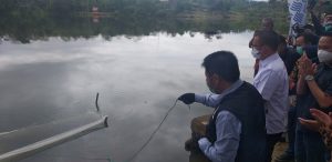 Berkunjung dan Apresiasi Warga Pagaralam, Gub Sumsel Tabur Benih Ikan di Desa Tebat Gheban