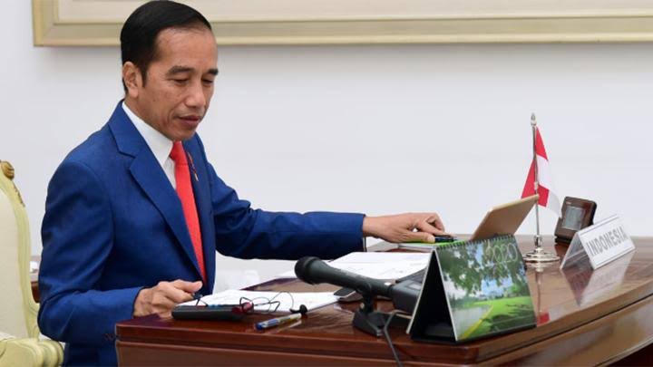 Sambil Beri BMK, Presiden Jokowi Semangati Para Pedagang Kecil Terdampak Corona