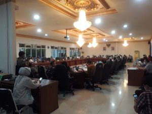 rapat dprd pemutihan pajak