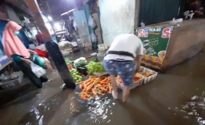 banjir di pasar km12