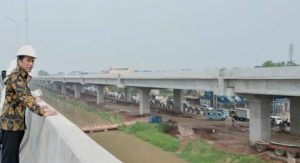 jokowi pastikan proyek lanjut jalan